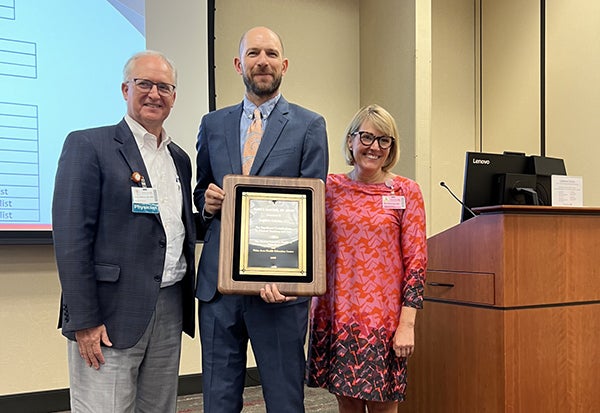 Stephen DeMeo with Dascomb Award