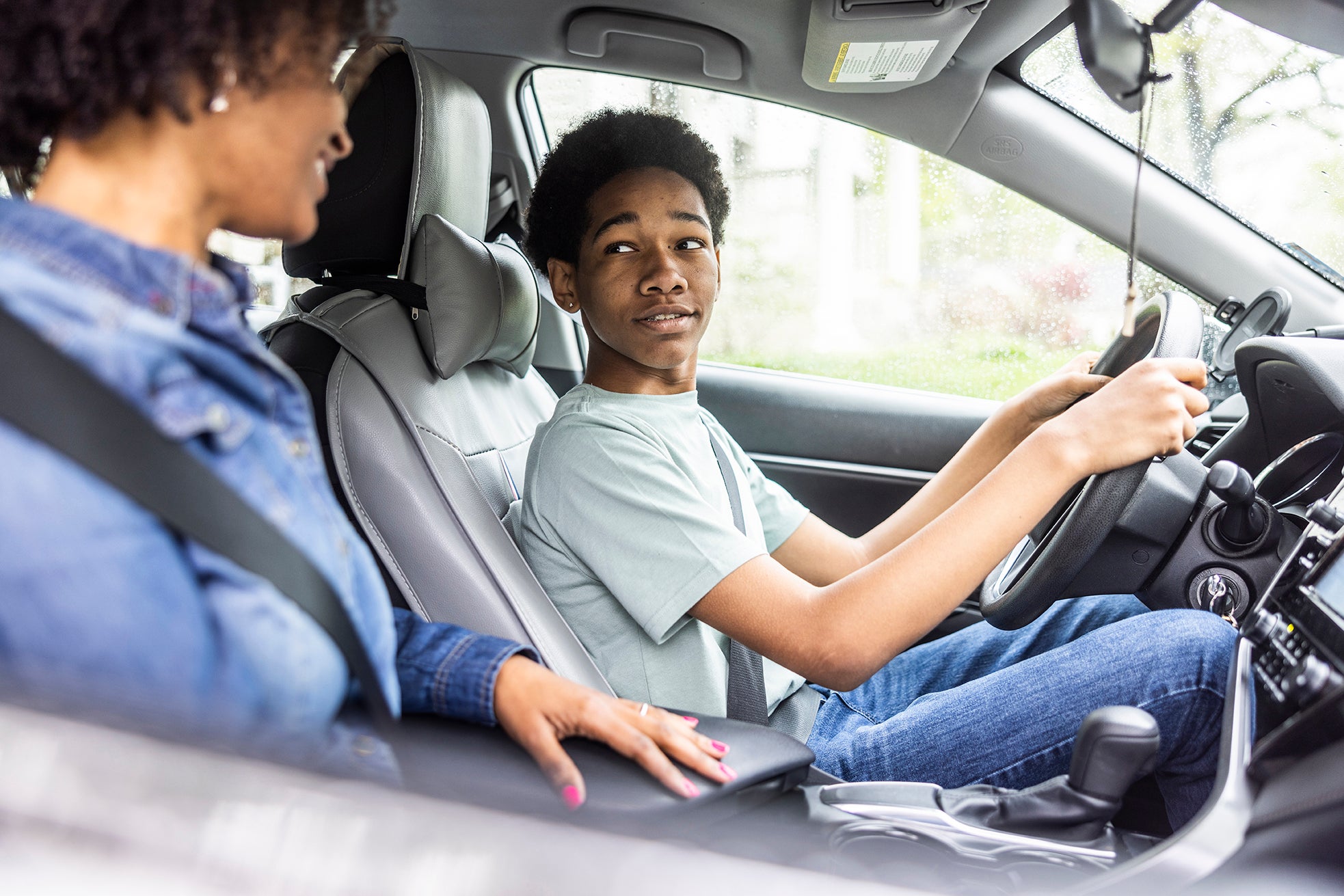 teen driver with mom