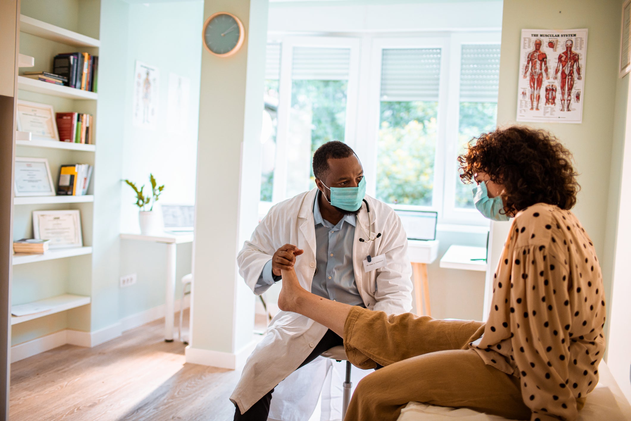 Young woman going to the doctor with leg pain