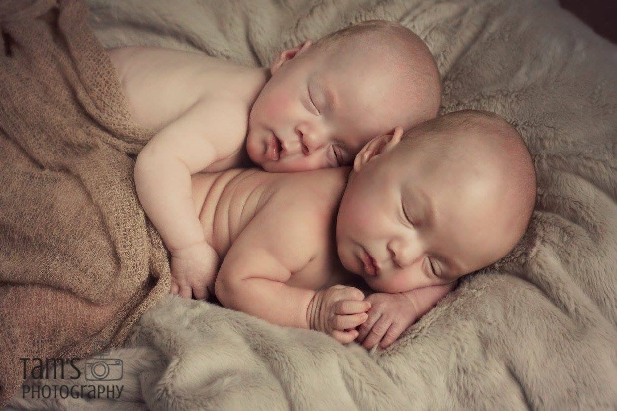 courtney-temple-twins-four