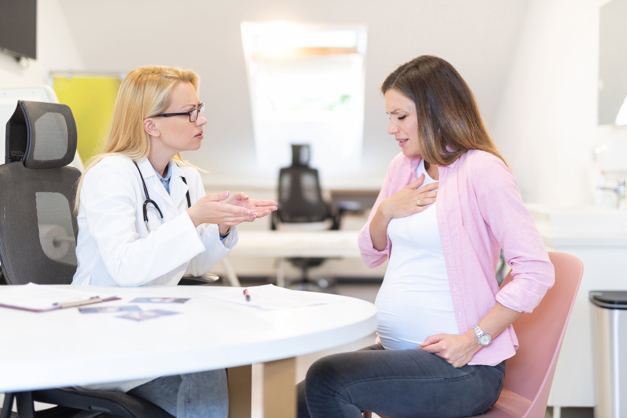 Young woman on a pregnancy exam having chest pain.