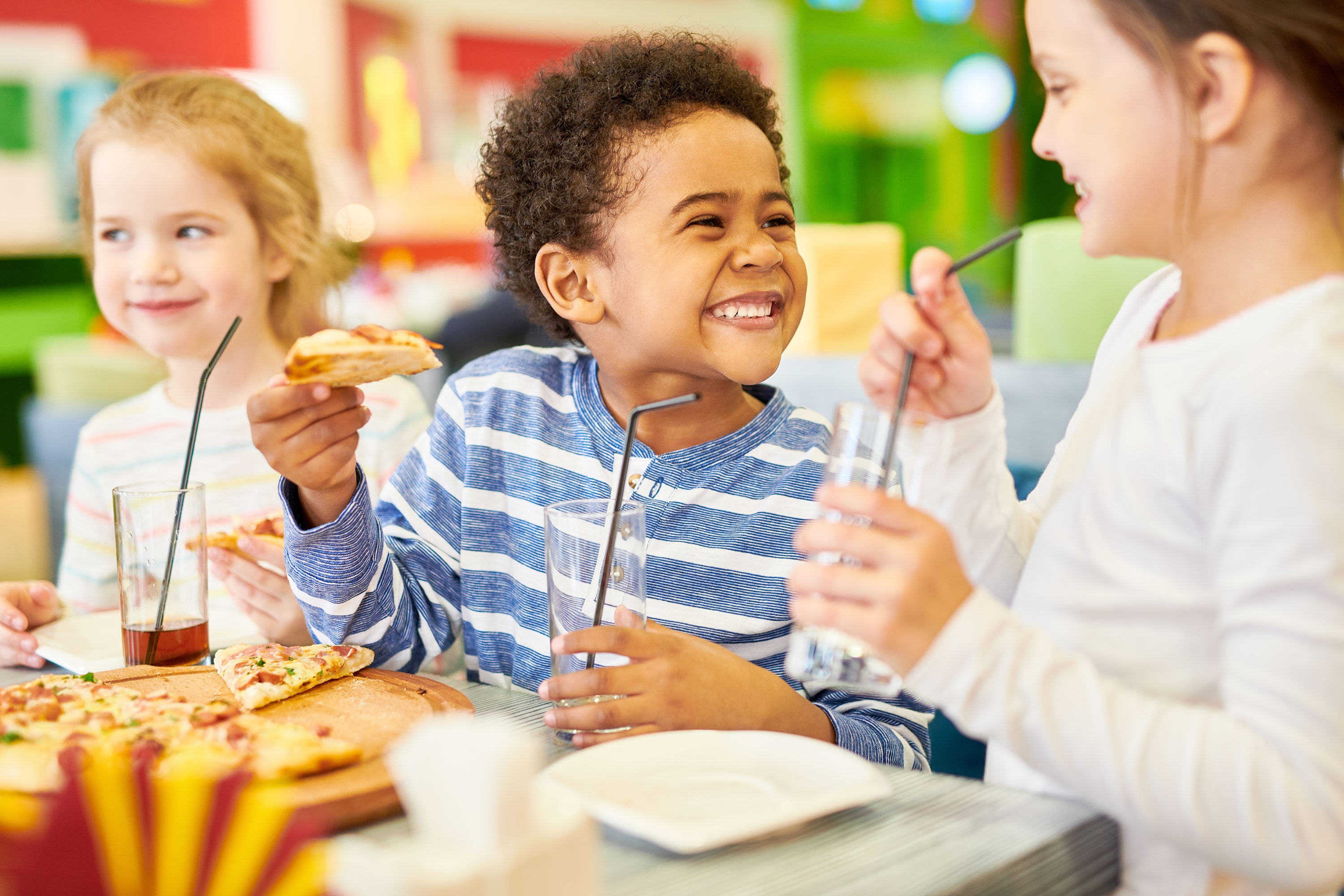 happy-children-eating-GettyImages-991816922