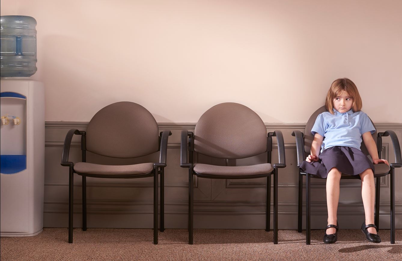 little-girl-chair-uncomfortable