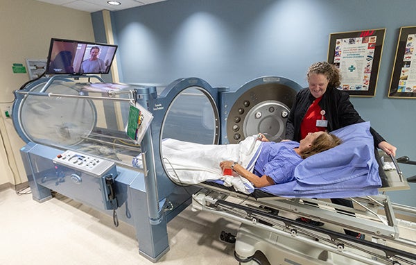 patient going in hyperbaric chamber