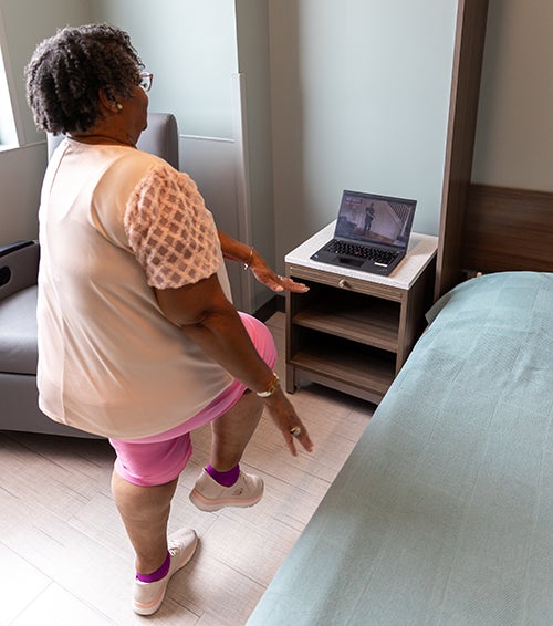 Pauline doing side twists