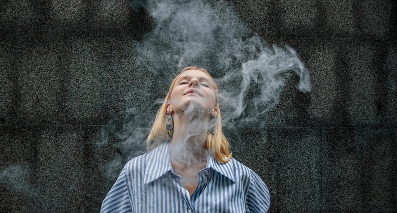teen girl vaping
